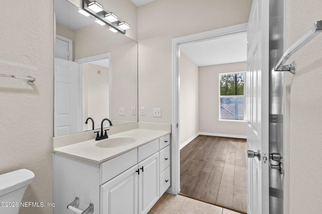 8539 GATE Parkway 9233, Jacksonville, FL 32216
