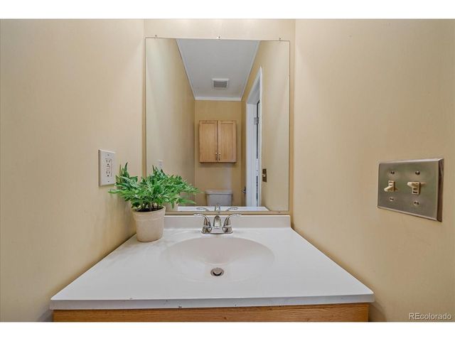 2262 S Jasper Way B, Aurora, CO 80013