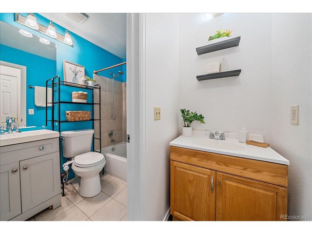 2262 S Jasper Way B, Aurora, CO 80013