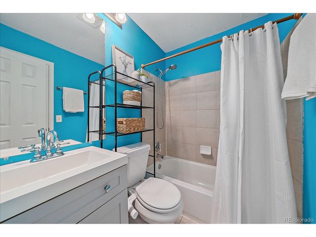 2262 S Jasper Way B, Aurora, CO 80013