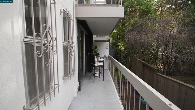 758 Kingston Ave 104, Oakland, CA 94611