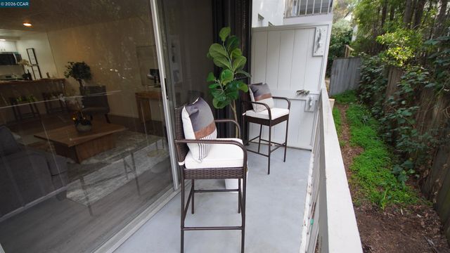 758 Kingston Ave 104, Oakland, CA 94611