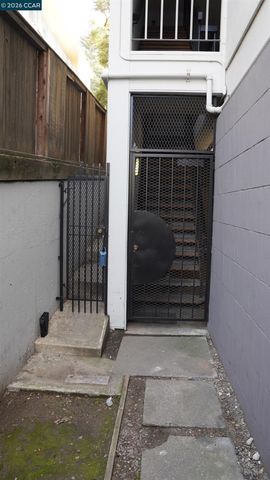 758 Kingston Ave 104, Oakland, CA 94611