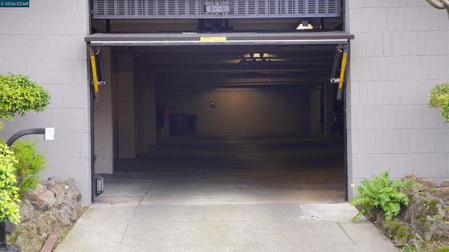 758 Kingston Ave 104, Oakland, CA 94611