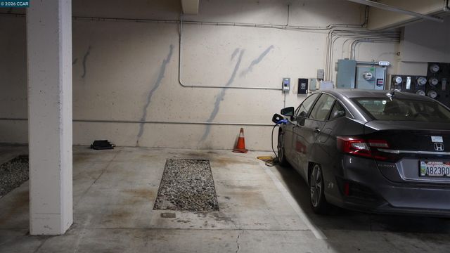 758 Kingston Ave 104, Oakland, CA 94611