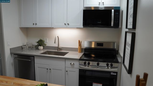 758 Kingston Ave 104, Oakland, CA 94611