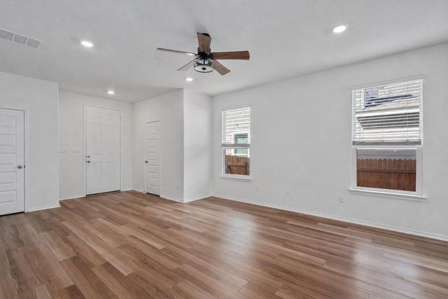 1032 Santiam ST, Georgetown, TX 78626