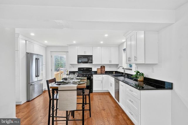 2218 FARRINGTON AVE, Alexandria, VA 22303