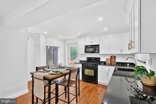 2218 FARRINGTON AVE, Alexandria, VA 22303