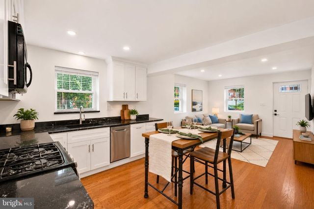 2218 FARRINGTON AVE, Alexandria, VA 22303