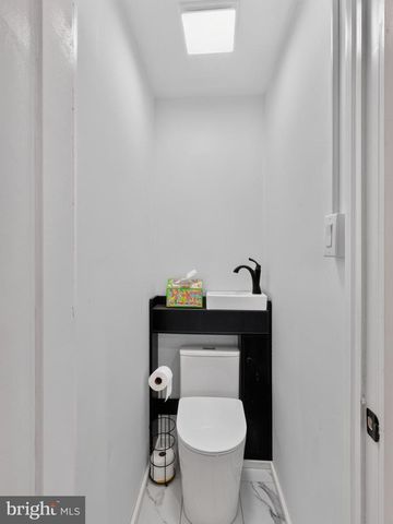 2218 FARRINGTON AVE, Alexandria, VA 22303