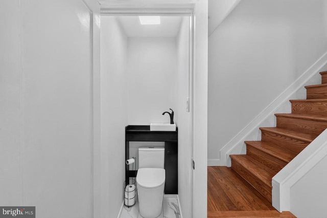 2218 FARRINGTON AVE, Alexandria, VA 22303