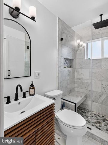 2218 FARRINGTON AVE, Alexandria, VA 22303