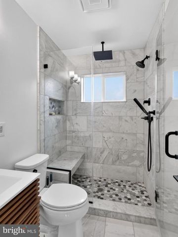 2218 FARRINGTON AVE, Alexandria, VA 22303