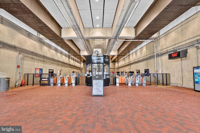 2218 FARRINGTON AVE, Alexandria, VA 22303