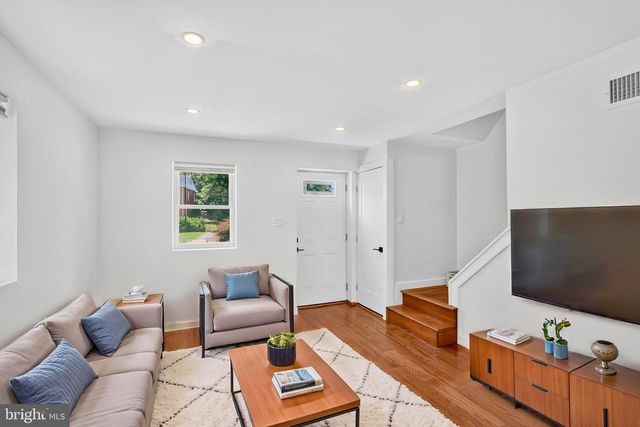2218 FARRINGTON AVE, Alexandria, VA 22303