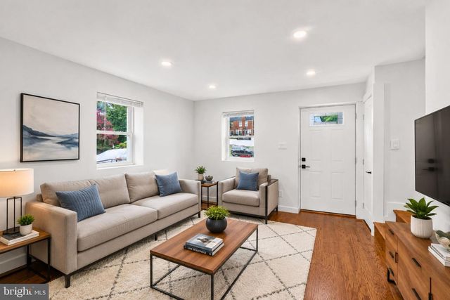 2218 FARRINGTON AVE, Alexandria, VA 22303