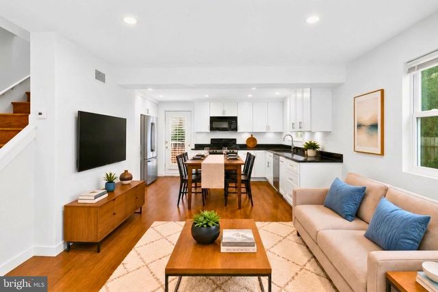 2218 FARRINGTON AVE, Alexandria, VA 22303
