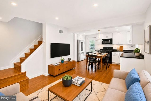 2218 FARRINGTON AVE, Alexandria, VA 22303