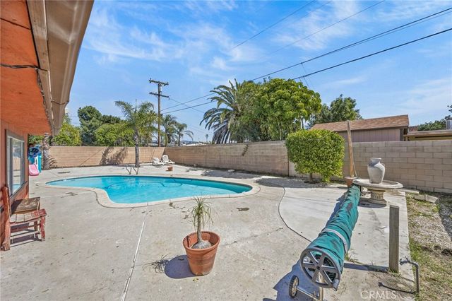 9417 Mango, Fontana, CA 92335
