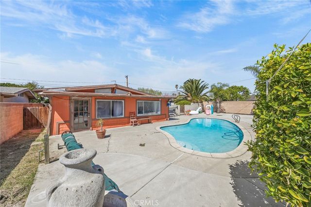 9417 Mango, Fontana, CA 92335