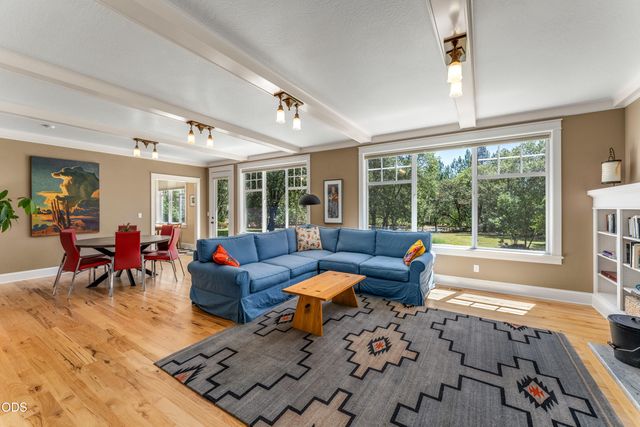 375 Mountain Paradise Drive, Grants Pass, OR 97526