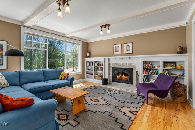 375 Mountain Paradise Drive, Grants Pass, OR 97526