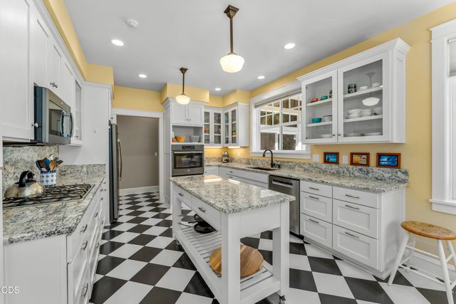375 Mountain Paradise Drive, Grants Pass, OR 97526