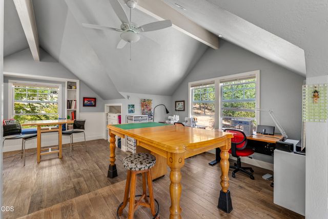 375 Mountain Paradise Drive, Grants Pass, OR 97526
