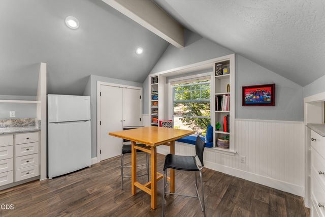 375 Mountain Paradise Drive, Grants Pass, OR 97526