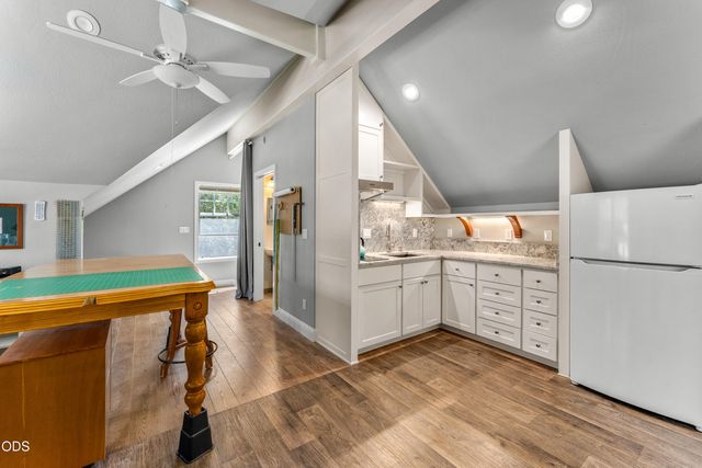 375 Mountain Paradise Drive, Grants Pass, OR 97526
