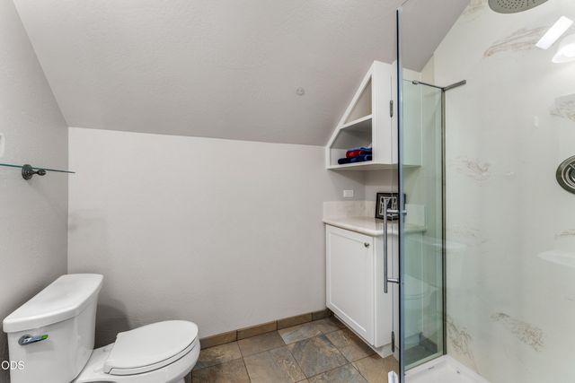 375 Mountain Paradise Drive, Grants Pass, OR 97526