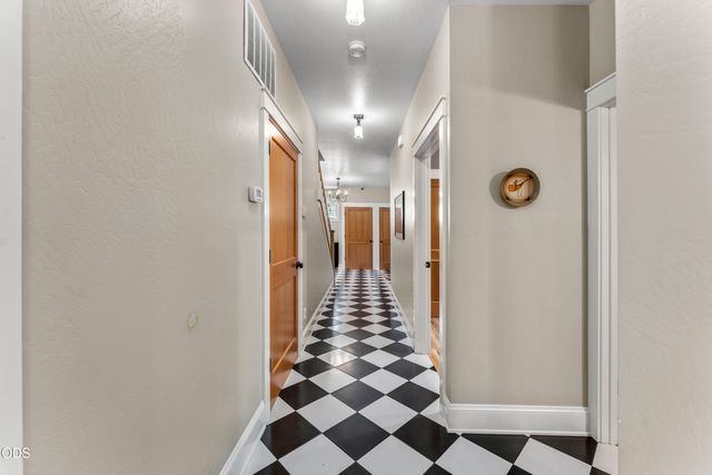 375 Mountain Paradise Drive, Grants Pass, OR 97526