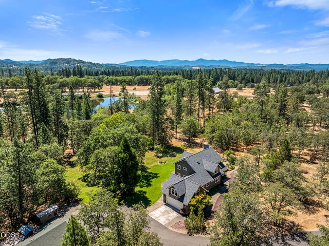 375 Mountain Paradise Drive, Grants Pass, OR 97526