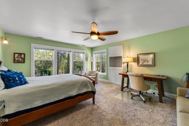 375 Mountain Paradise Drive, Grants Pass, OR 97526