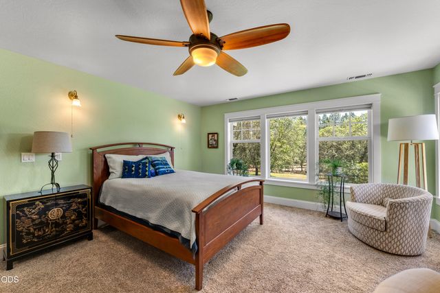 375 Mountain Paradise Drive, Grants Pass, OR 97526