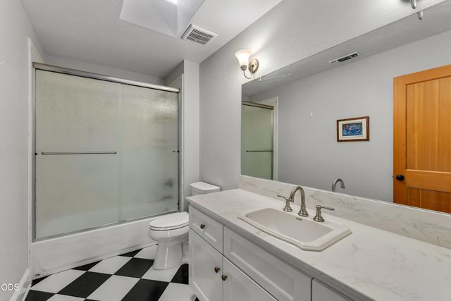 375 Mountain Paradise Drive, Grants Pass, OR 97526