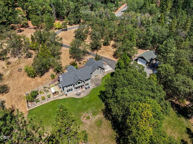 375 Mountain Paradise Drive, Grants Pass, OR 97526