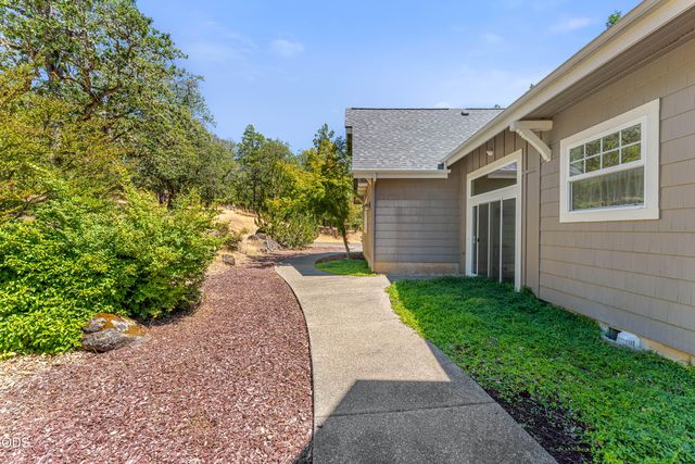 375 Mountain Paradise Drive, Grants Pass, OR 97526