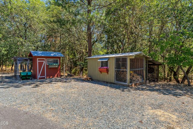 375 Mountain Paradise Drive, Grants Pass, OR 97526