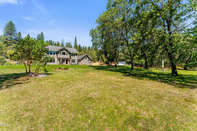 375 Mountain Paradise Drive, Grants Pass, OR 97526