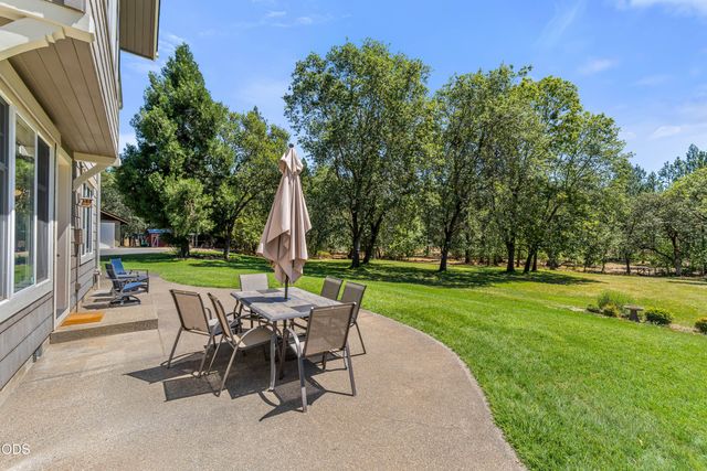 375 Mountain Paradise Drive, Grants Pass, OR 97526