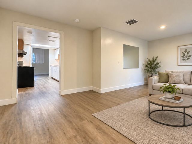 322 N WEKIWA SPRINGS ROAD, Apopka, FL 32703