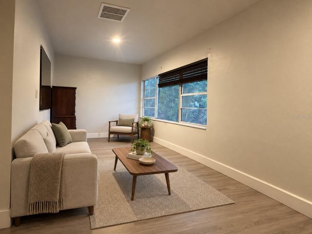 322 N WEKIWA SPRINGS ROAD, Apopka, FL 32703