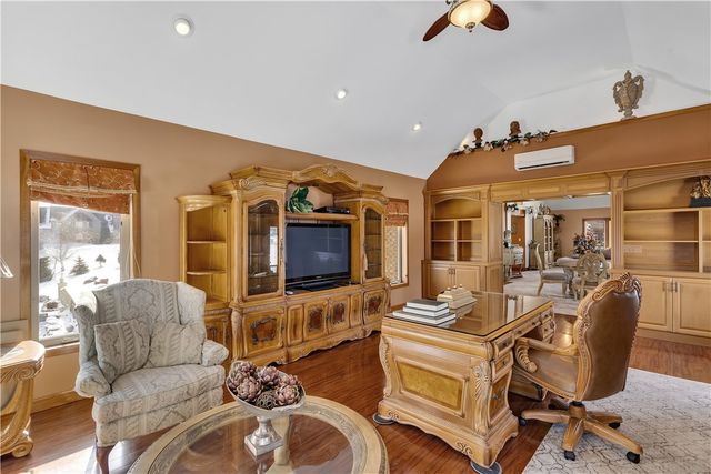 204 S Links Avenue, Twp Of But Ne, PA 16001