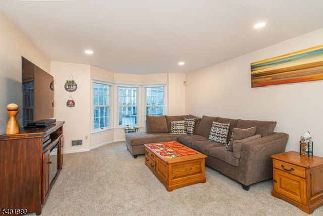 8 Brookstone Cir, Parsippany-troy Hills Twp., NJ 07950