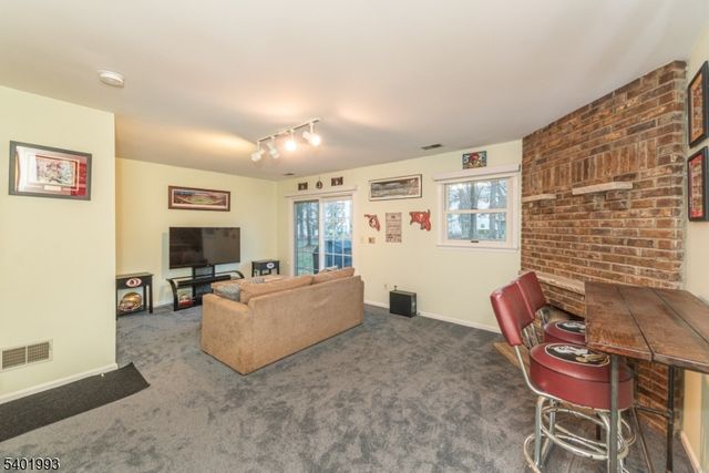 8 Brookstone Cir, Parsippany-troy Hills Twp., NJ 07950