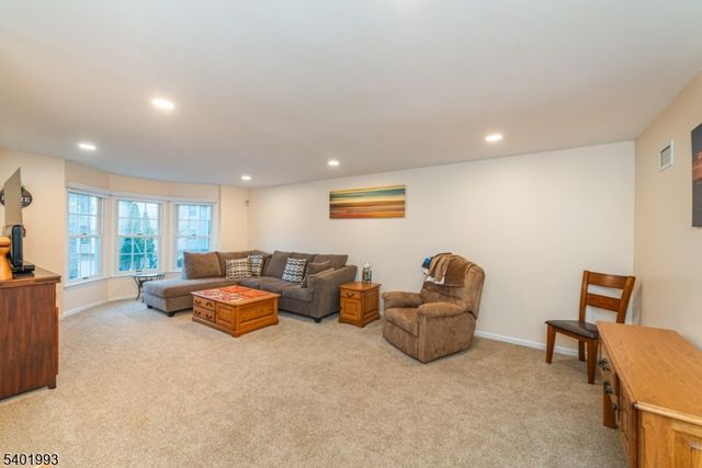 8 Brookstone Cir, Parsippany-troy Hills Twp., NJ 07950