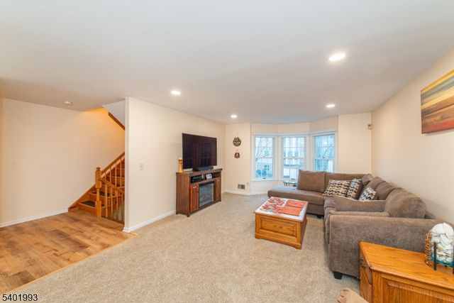 8 Brookstone Cir, Parsippany-troy Hills Twp., NJ 07950