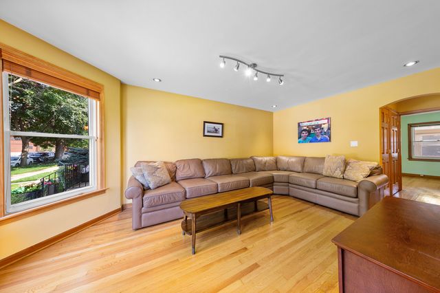 3919 N Oriole Avenue, Chicago, IL 60634